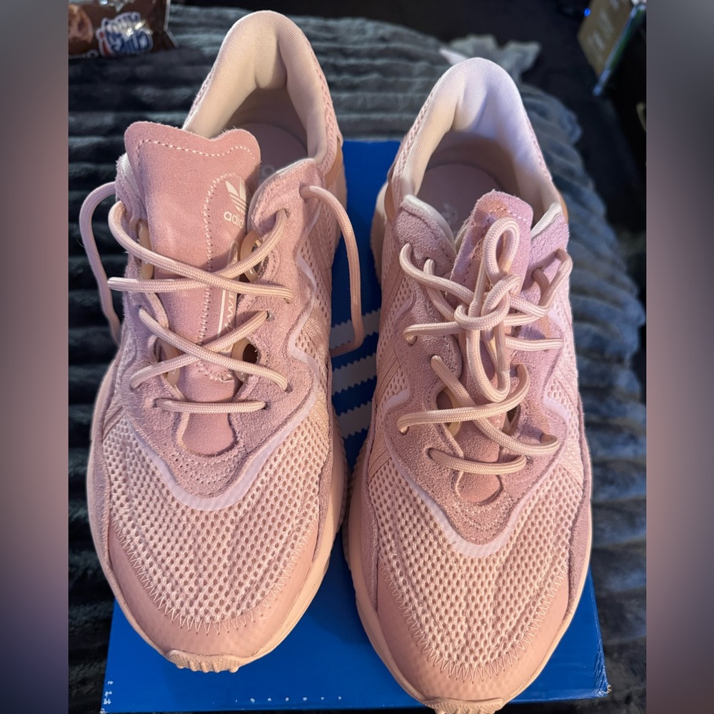 Women’s Ozweego Pink sneakers